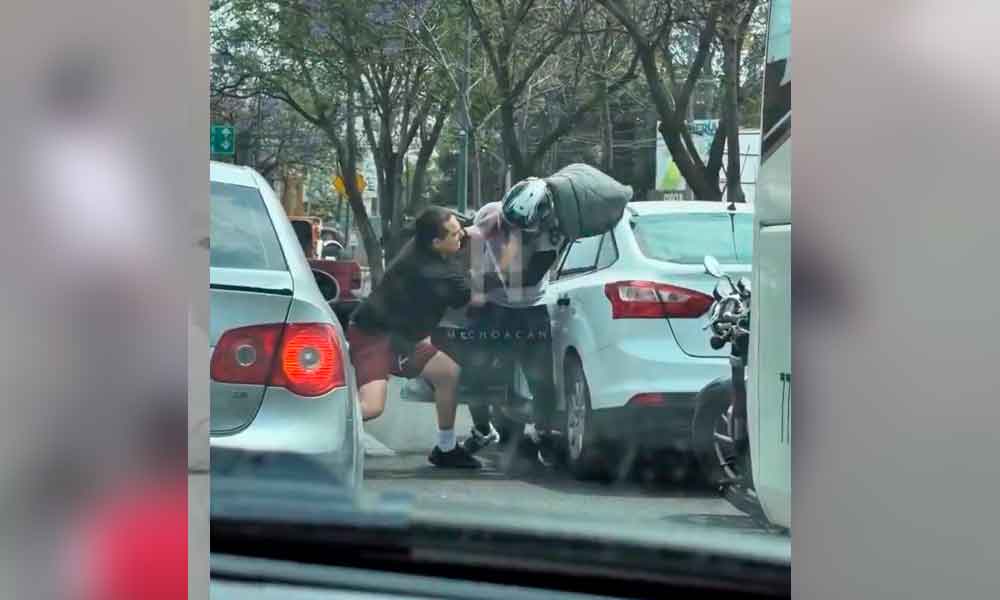 MOTOCICLISTA TERMINA GOLPEADO TRAS CONFRONTAR A AUTOMOVILISTA